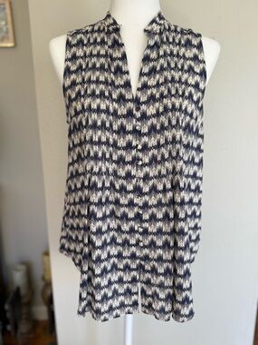 Anthropologie Navy and White Sleeveless Button-Front Blouse